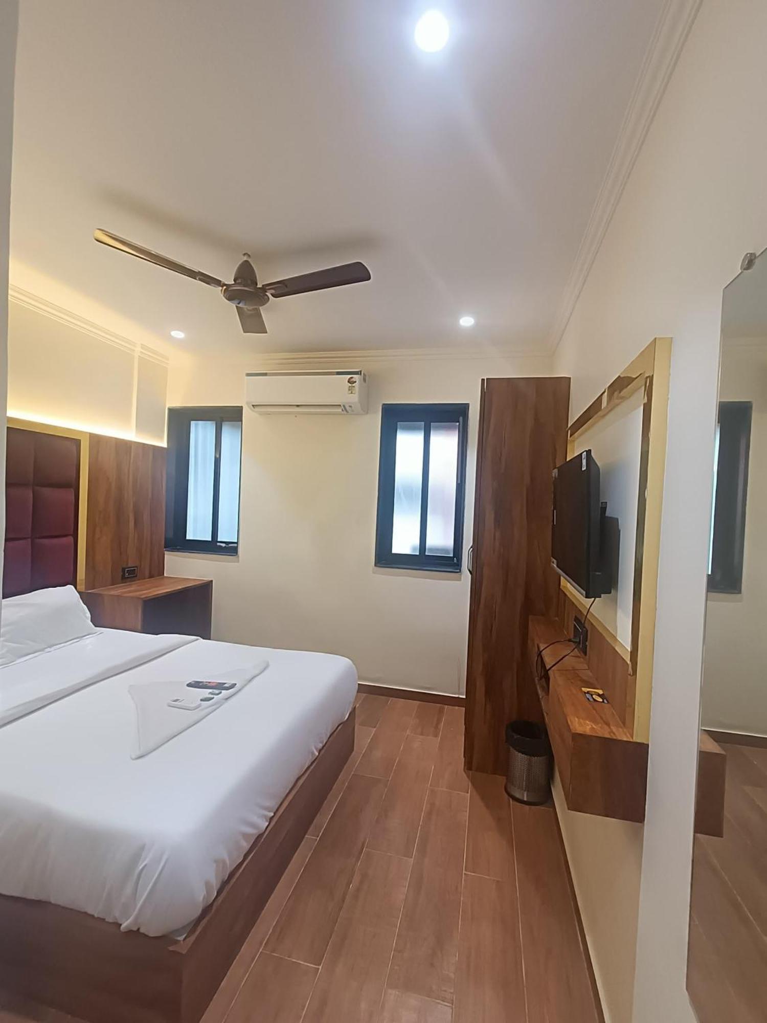 Hotel Sai Palace- Near Tata Memorial Hospital Мумбаи Экстерьер фото