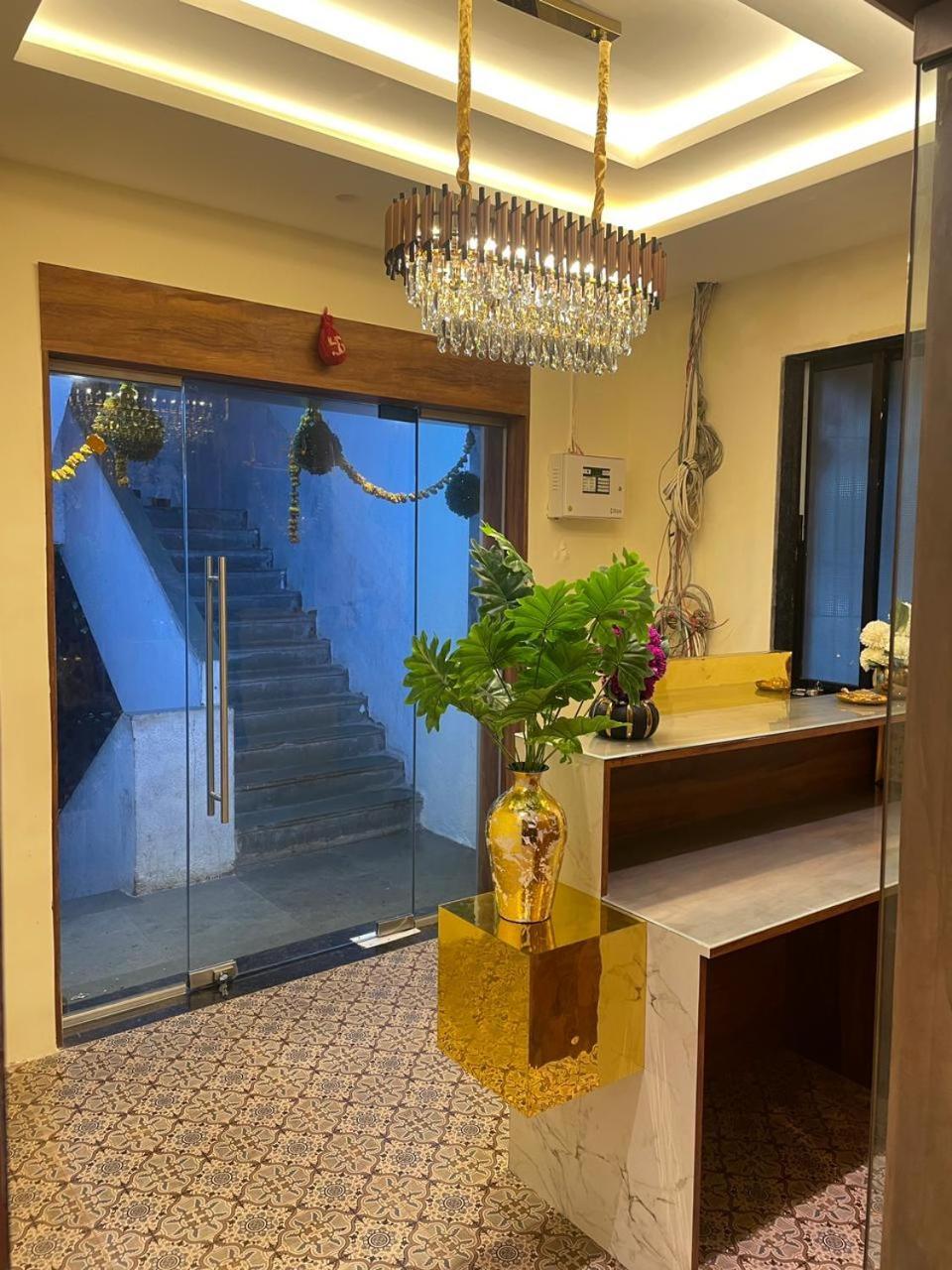 Hotel Sai Palace- Near Tata Memorial Hospital Мумбаи Экстерьер фото